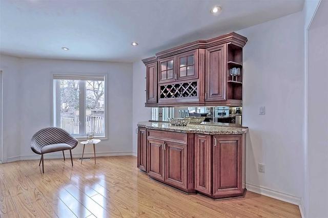 160 Elmwood Ave, House detached with 4 bedrooms, 3 bathrooms and 3 parking in Toronto ON | Image 14