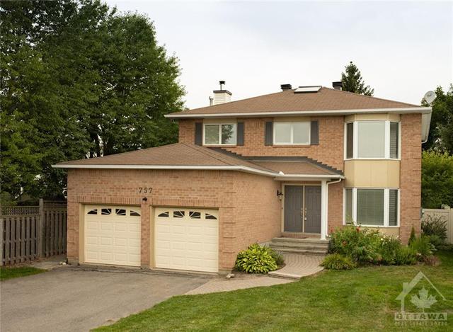 757 Montcrest Drive, House detached with 4 bedrooms, 3 bathrooms and 6 parking in Ottawa ON | Image 1
