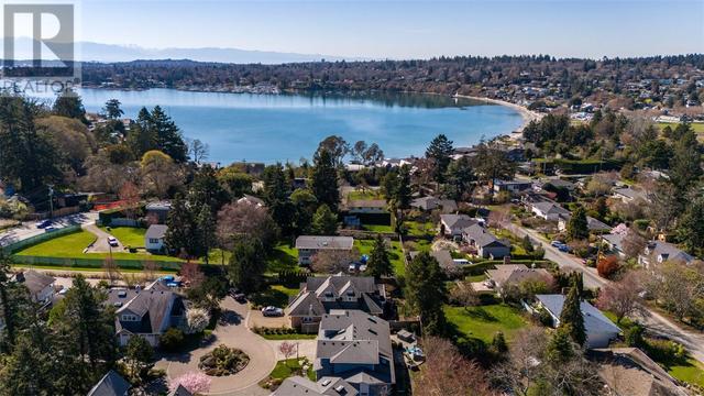 2706 Stone's Throw Lane, House detached with 5 bedrooms, 5 bathrooms and 2 parking in Saanich BC | Image 37