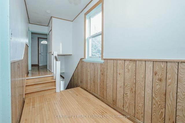 128 Barrington Ave, House detached with 7 bedrooms, 5 bathrooms and 4 parking in Toronto ON | Image 17