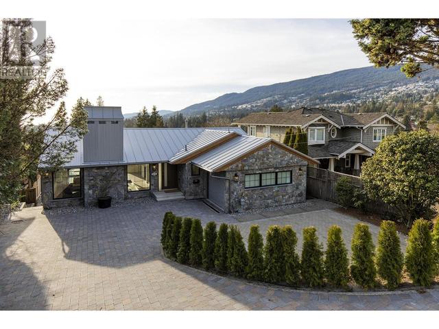 1045 Braeside Street, House detached with 4 bedrooms, 4 bathrooms and 4 parking in West Vancouver BC | Image 27