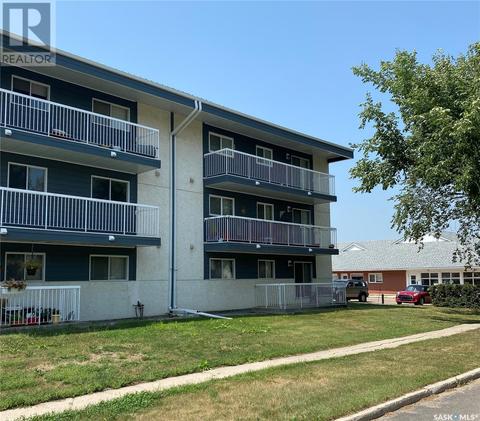 304 - 311 W 1st Street, Condo with 3 bedrooms, 2 bathrooms and null parking in Rosetown SK | Card Image