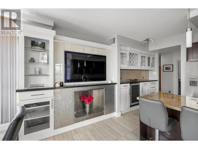 1006 - 1075 Sunset Drive, Condo with 2 bedrooms, 2 bathrooms and 1 parking in Kelowna BC | Image 10