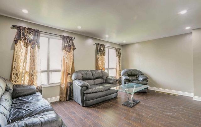 124 Baronwood Crt, Townhouse with 3 bedrooms, 2 bathrooms and 1 parking in Brampton ON | Image 8