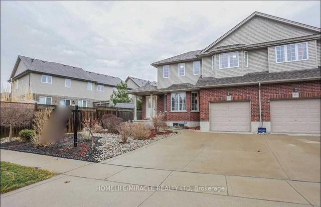 563 Hummingbird Cres, House semidetached with 3 bedrooms, 3 bathrooms and 4 parking in Woodstock ON | Image 1