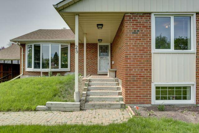 28 Broadleaf Rd, House detached with 3 bedrooms, 2 bathrooms and 5 parking in Toronto ON | Image 2