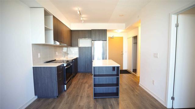 1713 - 2520 Eglinton Ave W, Condo with 1 bedrooms, 1 bathrooms and 1 parking in Mississauga ON | Image 4