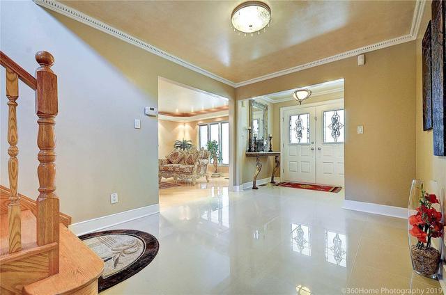 23 Bramble Dr, House detached with 4 bedrooms, 5 bathrooms and 4 parking in Toronto ON | Image 2