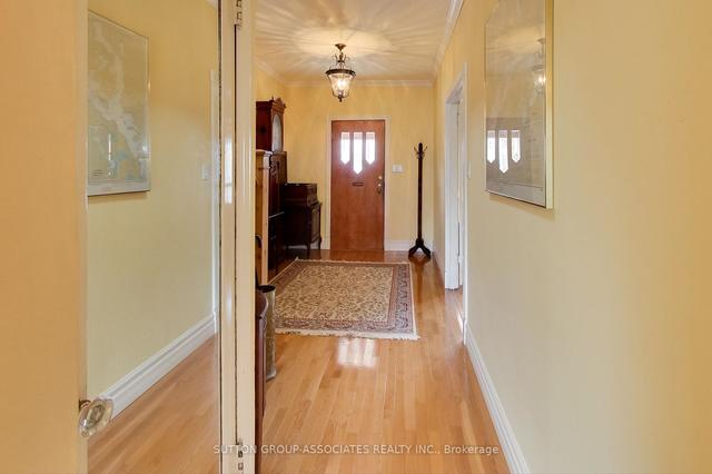 86 Kenwood Ave, House detached with 2 bedrooms, 2 bathrooms and 2 parking in Toronto ON | Image 2