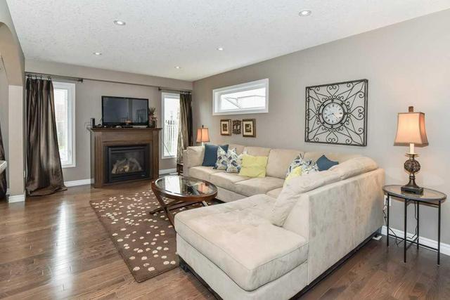 4 Acker St, House semidetached with 3 bedrooms, 3 bathrooms and 1 parking in Guelph ON | Image 4