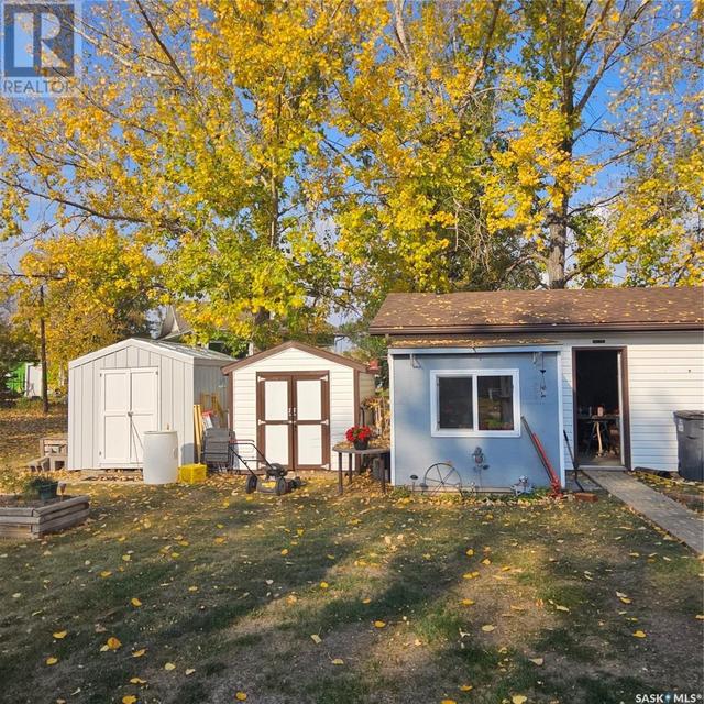 200 Forget Street, House detached with 4 bedrooms, 3 bathrooms and null parking in Stoughton SK | Image 2