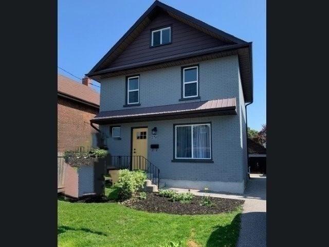 upper - 251 Bruce St, House attached with 2 bedrooms, 1 bathrooms and 2 parking in Oshawa ON | Image 1