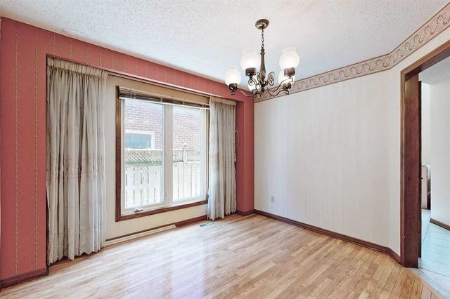 32 Graham Cres, House attached with 3 bedrooms, 3 bathrooms and 4 parking in Markham ON | Image 36