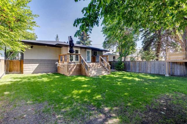 419 49 Avenue Sw, House detached with 5 bedrooms, 2 bathrooms and 2 parking in Calgary AB | Image 38