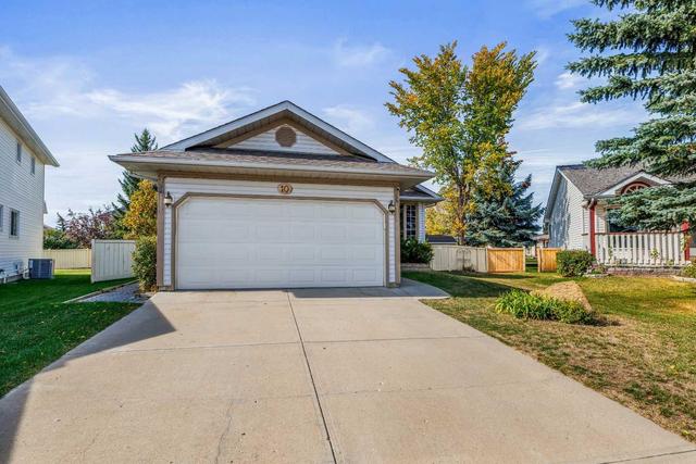 10 Woodside Mews Nw, House detached with 4 bedrooms, 2 bathrooms and 4 parking in Airdrie AB | Image 2