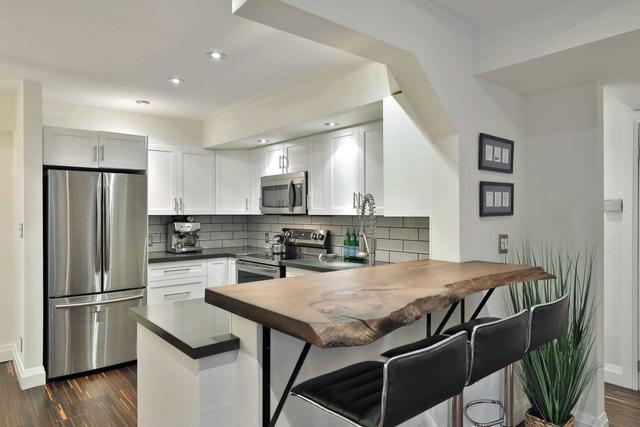 th2 - 208 Niagara St, Townhouse with 3 bedrooms, 2 bathrooms and 1 parking in Toronto ON | Image 2
