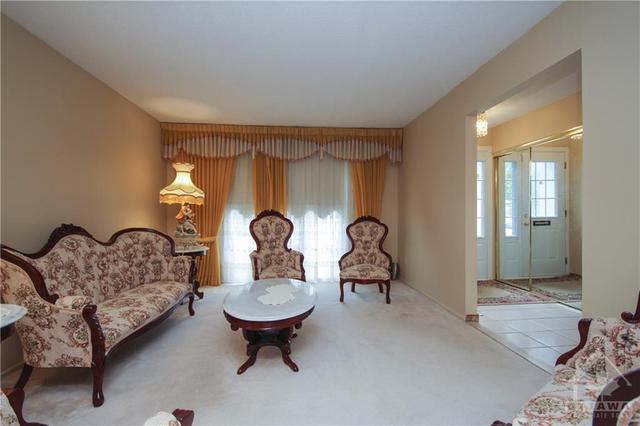 419 Kintyre Private, Townhouse with 3 bedrooms, 2 bathrooms and 1 parking in Ottawa ON | Image 5