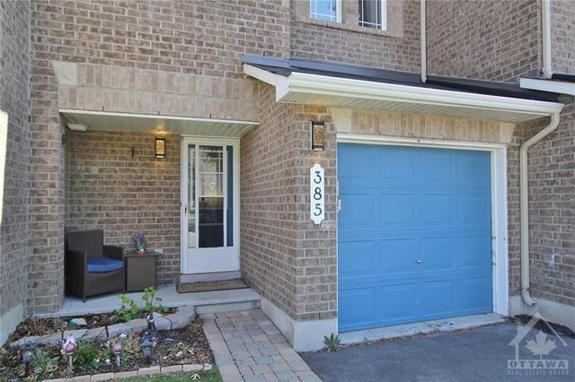 385 Statewood Drive, Townhouse with 3 bedrooms, 3 bathrooms and 2 parking in Ottawa ON | Image 2