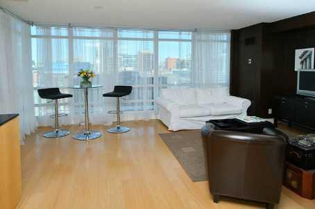 1106 - 397 Front St, Condo with 1 bedrooms, 1 bathrooms and null parking in Toronto ON | Image 2