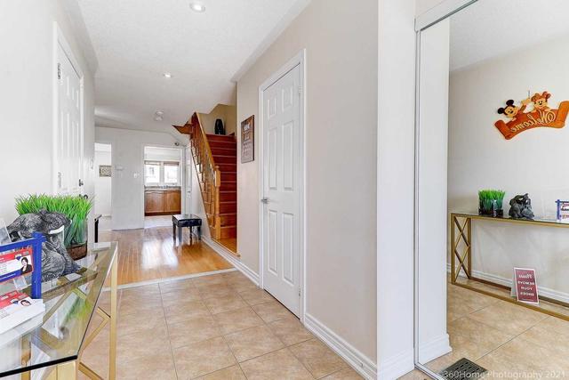 37 Crestbank Crt, House attached with 3 bedrooms, 3 bathrooms and 1 parking in Vaughan ON | Image 24