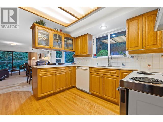 1585 Nelson Avenue, House detached with 4 bedrooms, 4 bathrooms and 5 parking in West Vancouver BC | Image 6