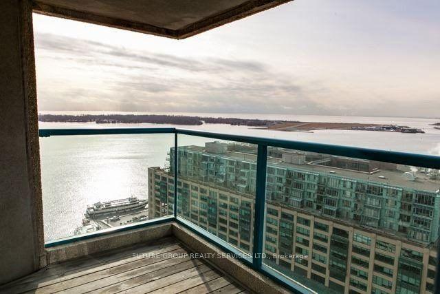 2409 - 77 Harbour Sq, Condo with 1 bedrooms, 1 bathrooms and 1 parking in Toronto ON | Image 12