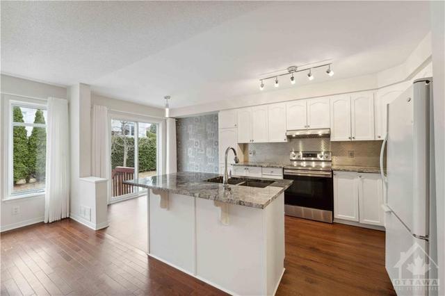136 Gatespark Private, Townhouse with 3 bedrooms, 3 bathrooms and 2 parking in Ottawa ON | Image 11