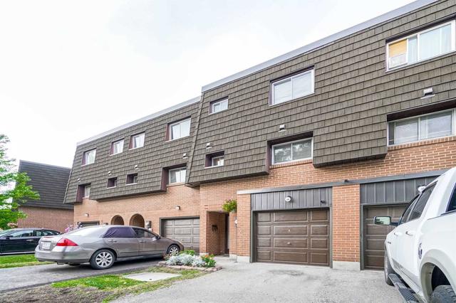 114 Darras Crt, Townhouse with 3 bedrooms, 2 bathrooms and 2 parking in Brampton ON | Image 12