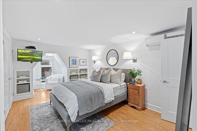 114 Wells St, House semidetached with 4 bedrooms, 2 bathrooms and 1 parking in Toronto ON | Image 9