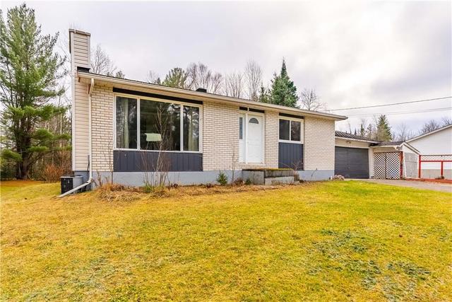 447 Achray Road, House detached with 4 bedrooms, 2 bathrooms and 6 parking in Laurentian Valley ON | Card Image