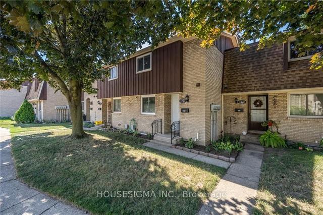 72 - 50 Lakeshore Rd N, Townhouse with 3 bedrooms, 2 bathrooms and 1 parking in St. Catharines ON | Image 3