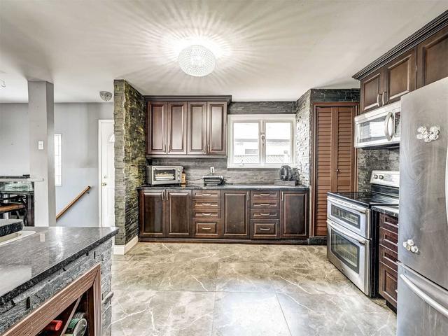 50 Elrose Rd, House detached with 3 bedrooms, 3 bathrooms and 5 parking in Brampton ON | Image 7