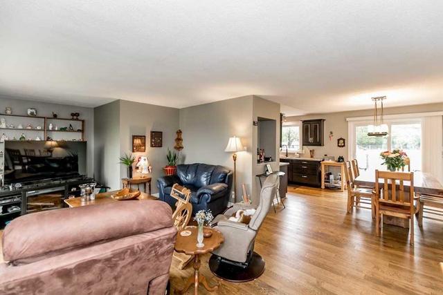8561 Main St W, House detached with 3 bedrooms, 3 bathrooms and 30 parking in Hamilton ON | Image 3
