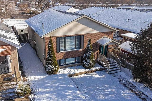 7 Woodburn Ave, House detached with 3 bedrooms, 2 bathrooms and 2 parking in St. Catharines ON | Image 1