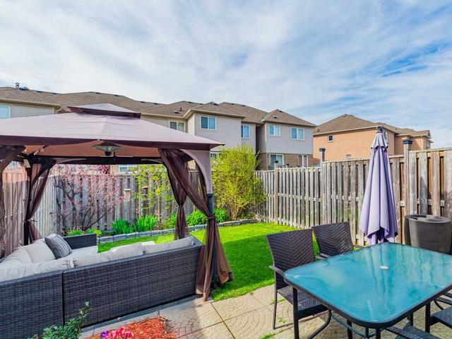 52 Beer Cres, House attached with 3 bedrooms, 2 bathrooms and 2 parking in Ajax ON | Image 17