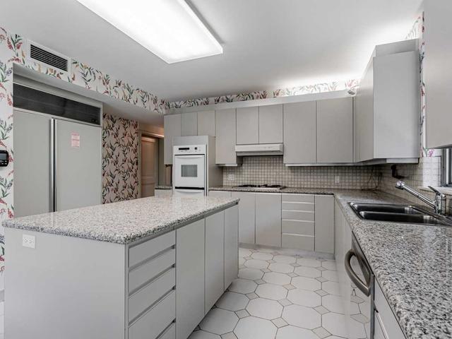 201 - 2600 Bathurst St, Condo with 3 bedrooms, 3 bathrooms and 2 parking in Toronto ON | Image 6
