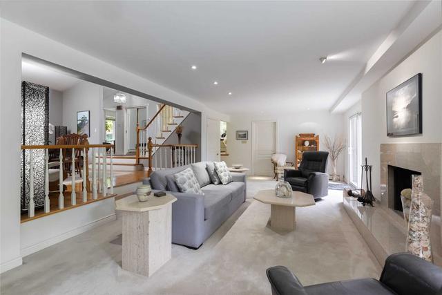 123 Tavistock Sq, House detached with 4 bedrooms, 3 bathrooms and 6 parking in Oakville ON | Image 4