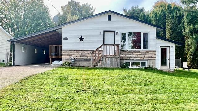 650 Stafford Street, House detached with 4 bedrooms, 2 bathrooms and 3 parking in Laurentian Valley ON | Image 2