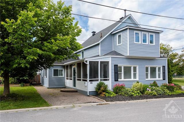 66 Queen Street North, House detached with 3 bedrooms, 2 bathrooms and 4 parking in Carleton Place ON | Card Image