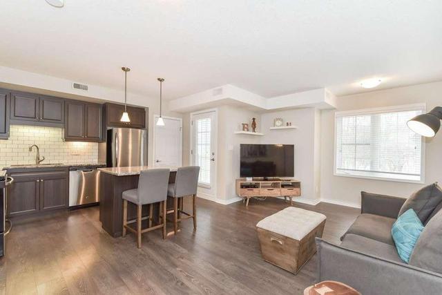 5K - 255 Maitland St, Townhouse with 3 bedrooms, 2 bathrooms and 1 parking in Kitchener ON | Image 4
