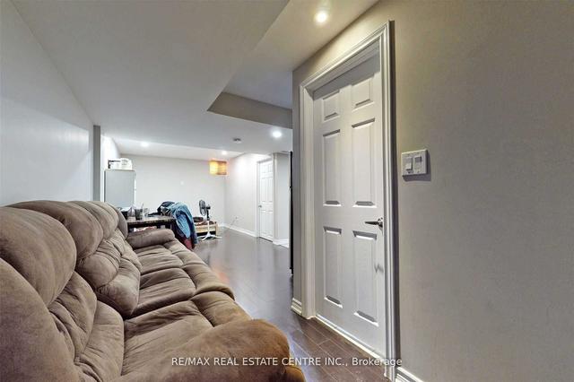 21 Hatton Crt, House attached with 3 bedrooms, 4 bathrooms and 2 parking in Brampton ON | Image 24