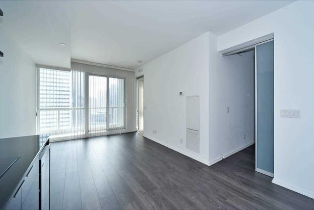 5107 - 70 Temperance St, Condo with 1 bedrooms, 1 bathrooms and 0 parking in Toronto ON | Image 11