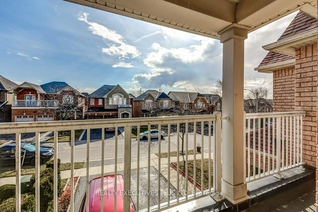 68 Oblate Cres, House detached with 4 bedrooms, 4 bathrooms and 6 parking in Brampton ON | Image 10
