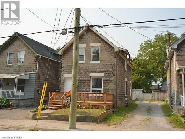 40 Spring Street, House detached with 3 bedrooms, 1 bathrooms and 2 parking in Brantford ON | Image 2