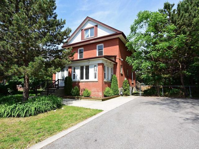 38 English St, House detached with 3 bedrooms, 2 bathrooms and 4 parking in Brampton ON | Image 1
