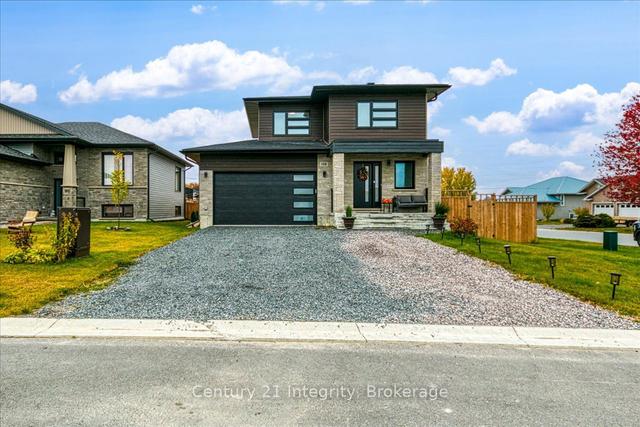 198 Meadowbrook Rd, House detached with 3 bedrooms, 3 bathrooms and 6 parking in Greater Sudbury ON | Image 2