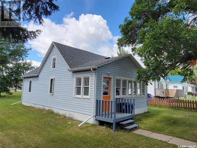 248 4th Avenue W, House detached with 2 bedrooms, 1 bathrooms and null parking in Unity SK | Image 2