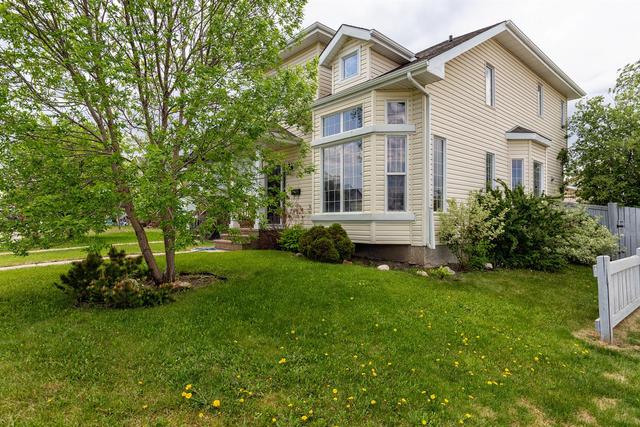 246 Pacific Crescent, House detached with 3 bedrooms, 2 bathrooms and 2 parking in Wood Buffalo AB | Image 3