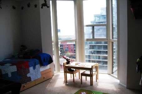1012 - 725 King St W, Condo with 2 bedrooms, 1 bathrooms and 1 parking in Toronto ON | Image 7