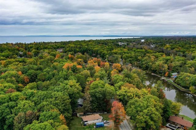 493 Oxbow Park Dr, House detached with 2 bedrooms, 1 bathrooms and 6 parking in Wasaga Beach ON | Image 33